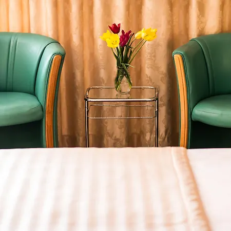 Ambassador Ξενοδοχείο 4*