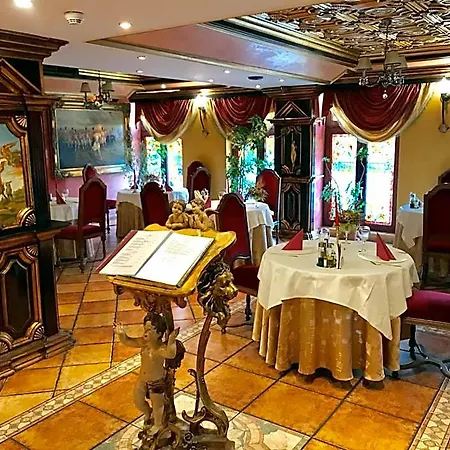 Ambassador فندق 4*