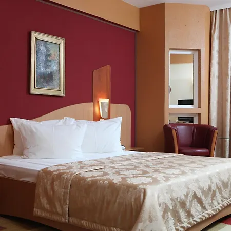 Отель Ambassador 4*